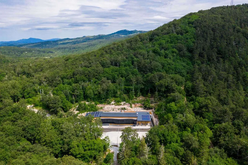 Suvremeni konferencijski centar u prirodi - Conference Hall in nature